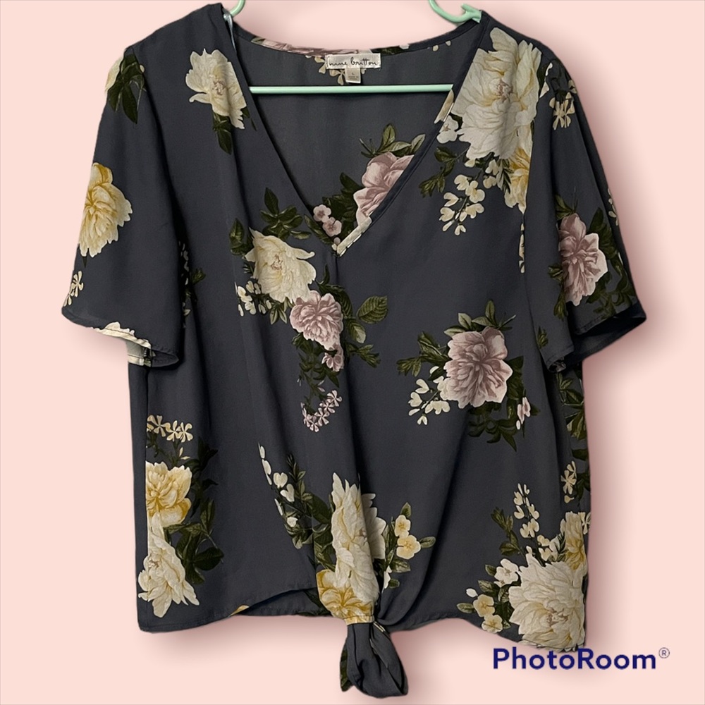 Nine Britton Top. Size Large.